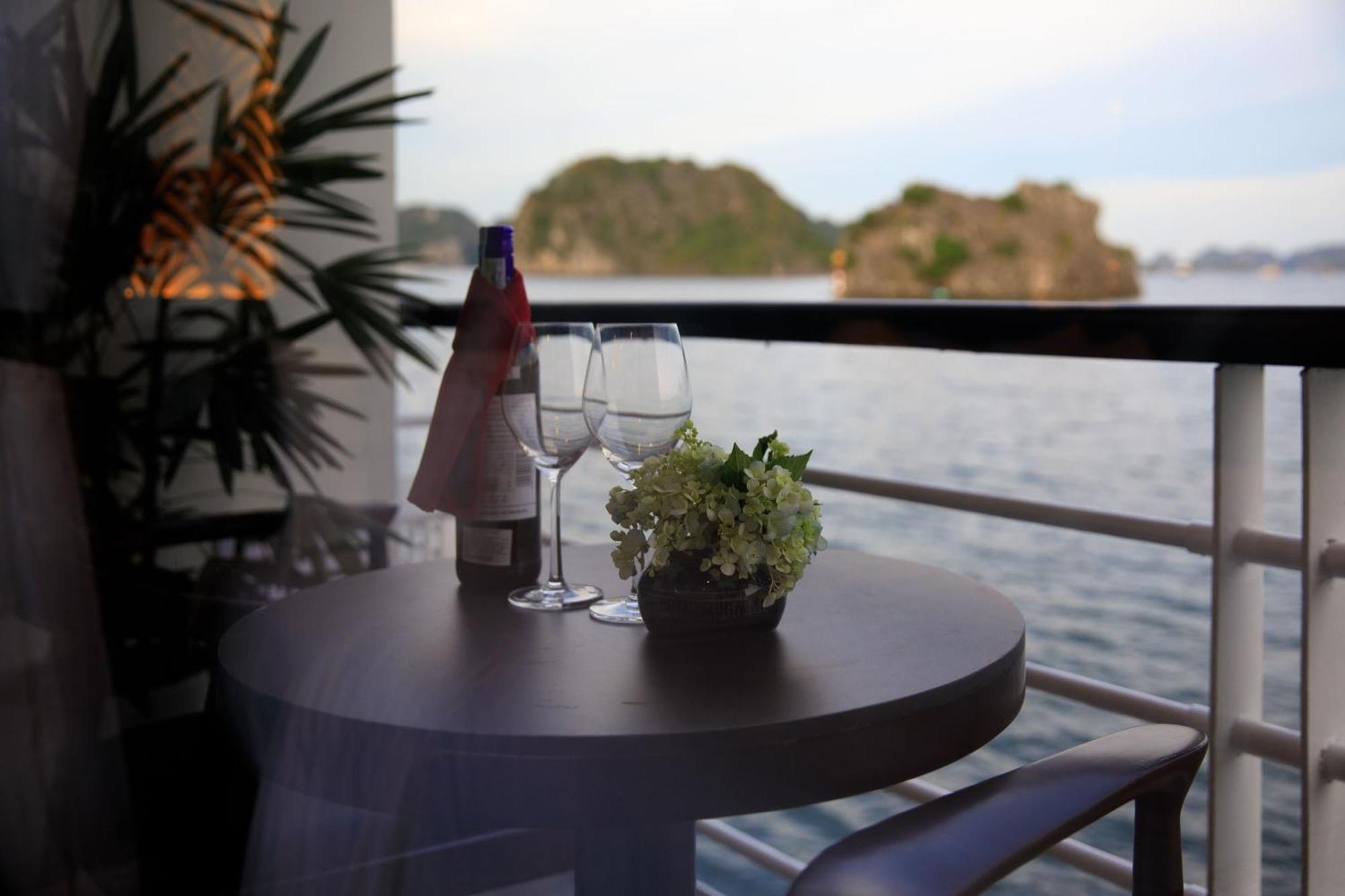 V'Spirit Cruise Hotel ฮาลอง ภายนอก รูปภาพ