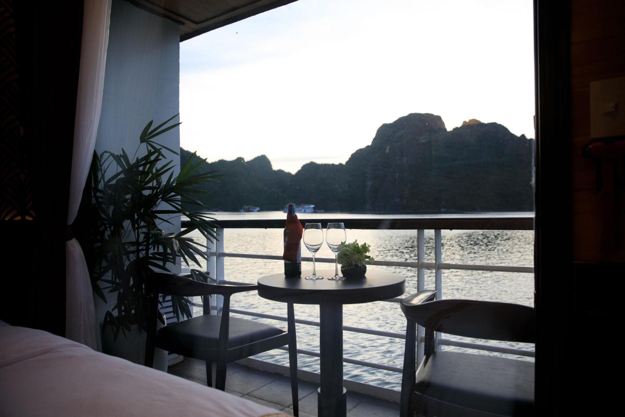 V'Spirit Cruise Hotel ฮาลอง ภายนอก รูปภาพ